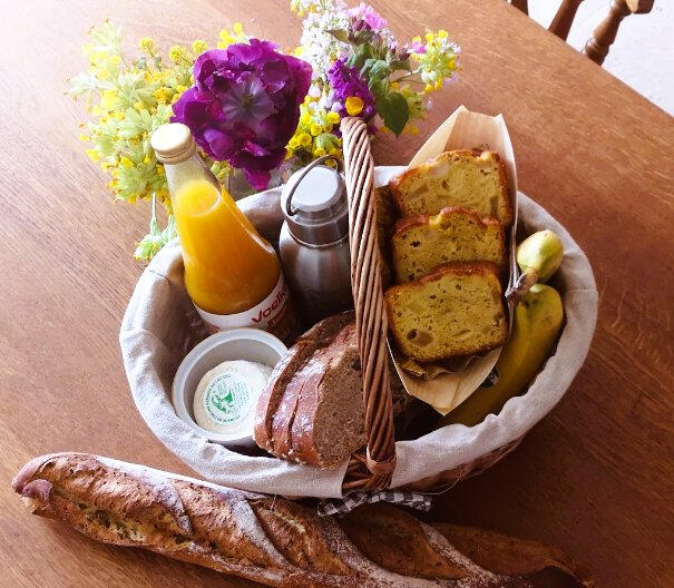 Jardin privatif autour de la roulotte à Antully